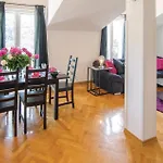 Three-bedroom With Sea View 08 Apartment *