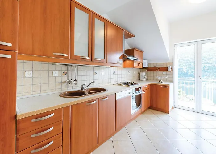 Three-bedroom With Sea View 08 *