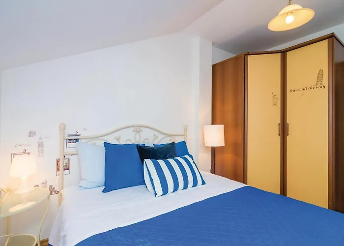 Three-bedroom With Sea View 08