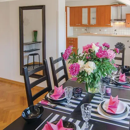 Three-bedroom With Sea View 08 아파트