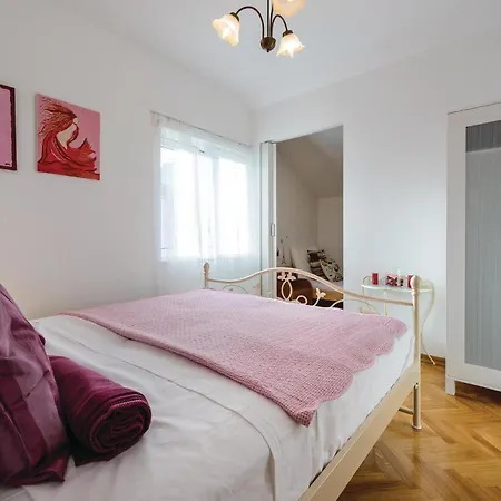 아파트 Three-bedroom With Sea View 08 *