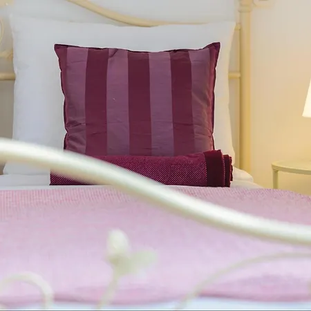 Three-bedroom With Sea View 08 아파트 *