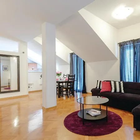 Three-bedroom With Sea View 08 아파트 Mokošica