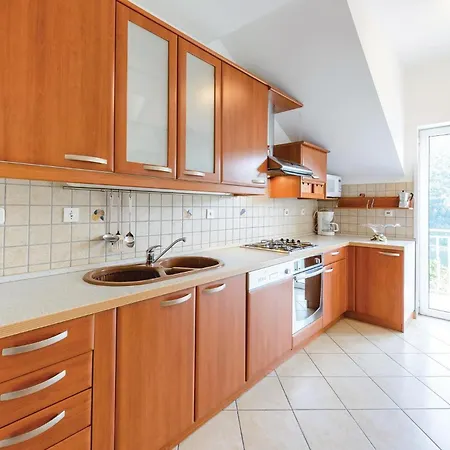 Three-bedroom With Sea View 08 *