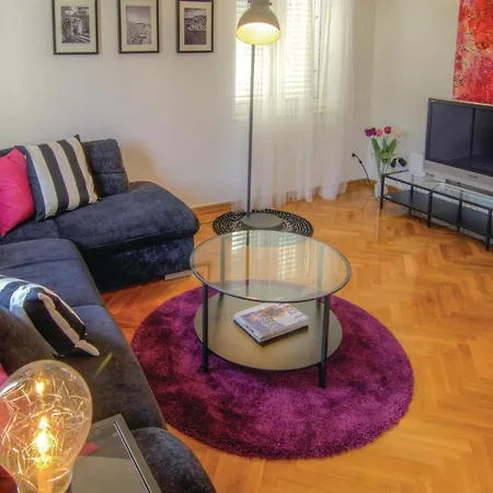 아파트 Three-bedroom With Sea View 08