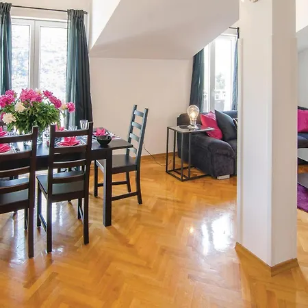 Three-bedroom With Sea View 08 아파트 *