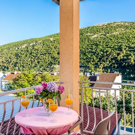 Three-bedroom With Sea View 08 아파트 Mokošica