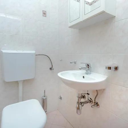Nice Apartment In Mokosica * Mokošica