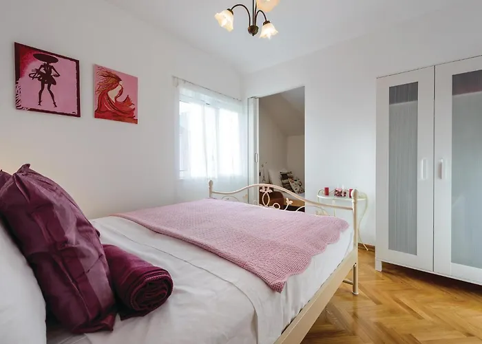 דירה Three-bedroom With Sea View 08 *